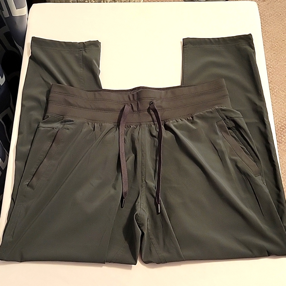 BRAND - FREE FLY, SIZE - M and COLOR - Dark gray/Green